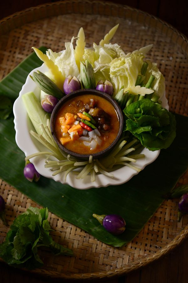 Ma Maison : Shrimp paste and salted eggs dip, served with caramelized pork and seasonal vegetables